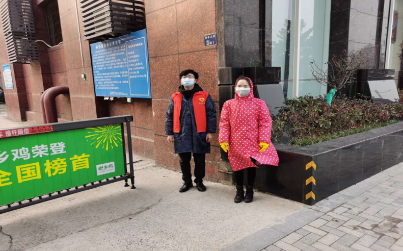 马公司党员教师王威既报名公司志愿者又夫妻同做青山区抗疫志愿者